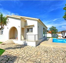 3 bedroom seaside villa with pool, Acharavi, sleeps 5